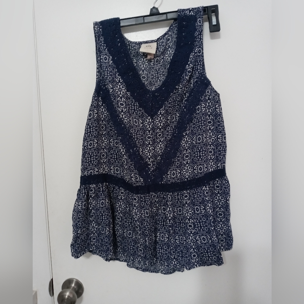 Knox Rose Navy blue/White Floral Lace Trim Accent Sleeveless V Neck Blouse Sz M